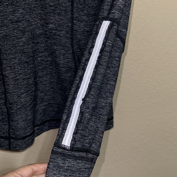 LULULEMON Gray/Black Quarter Zip Top - Picture 5 of 11